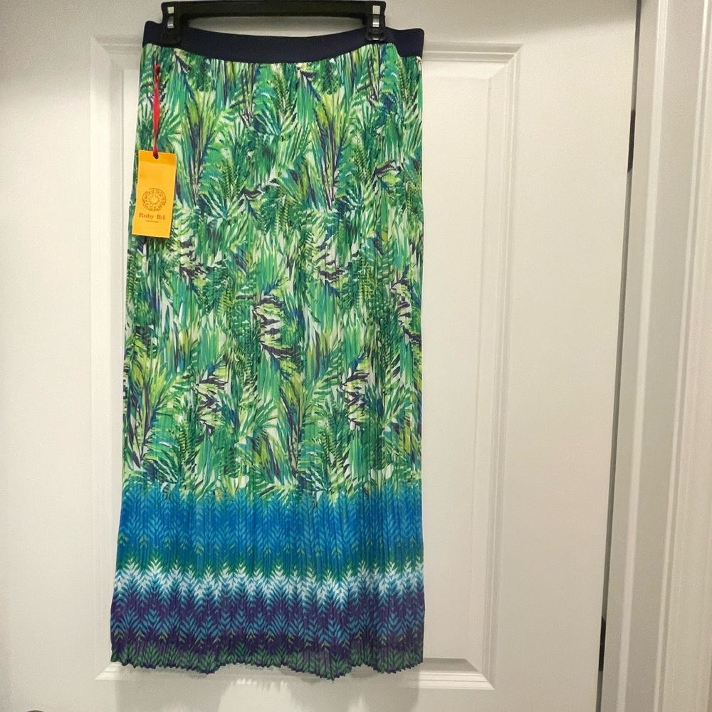 Ruby RD Skirt is a Beautiful Blend of Blues & Greens with Elastic Waist Size 10